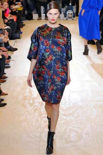 Look 18